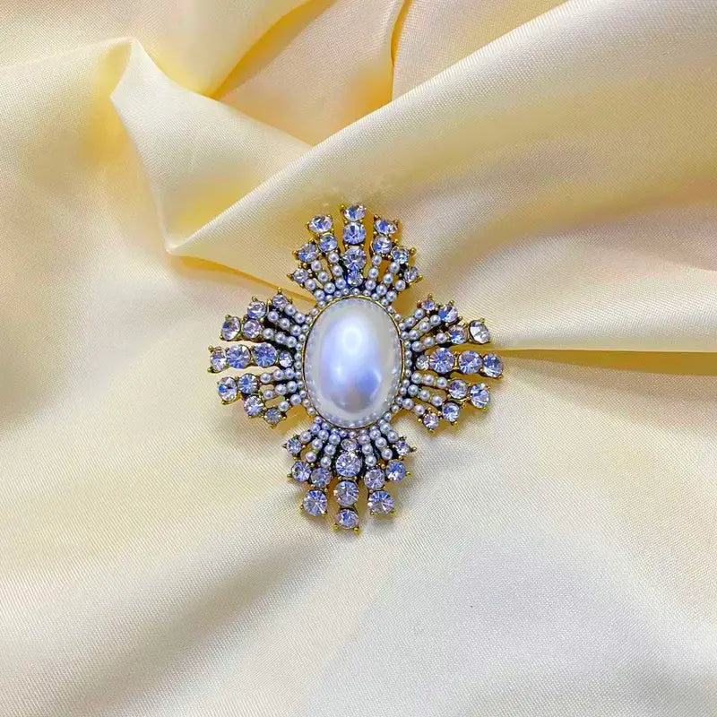 Brooch Retro Style Faux Pearls/Rhinestones