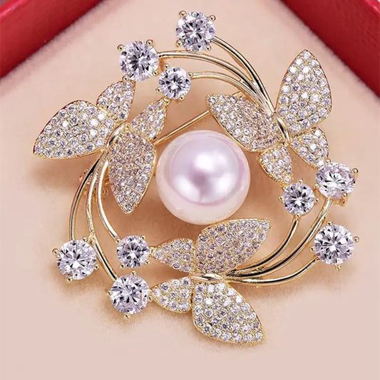 Brooch -Classic round pin with faux pearl and rhinestones
