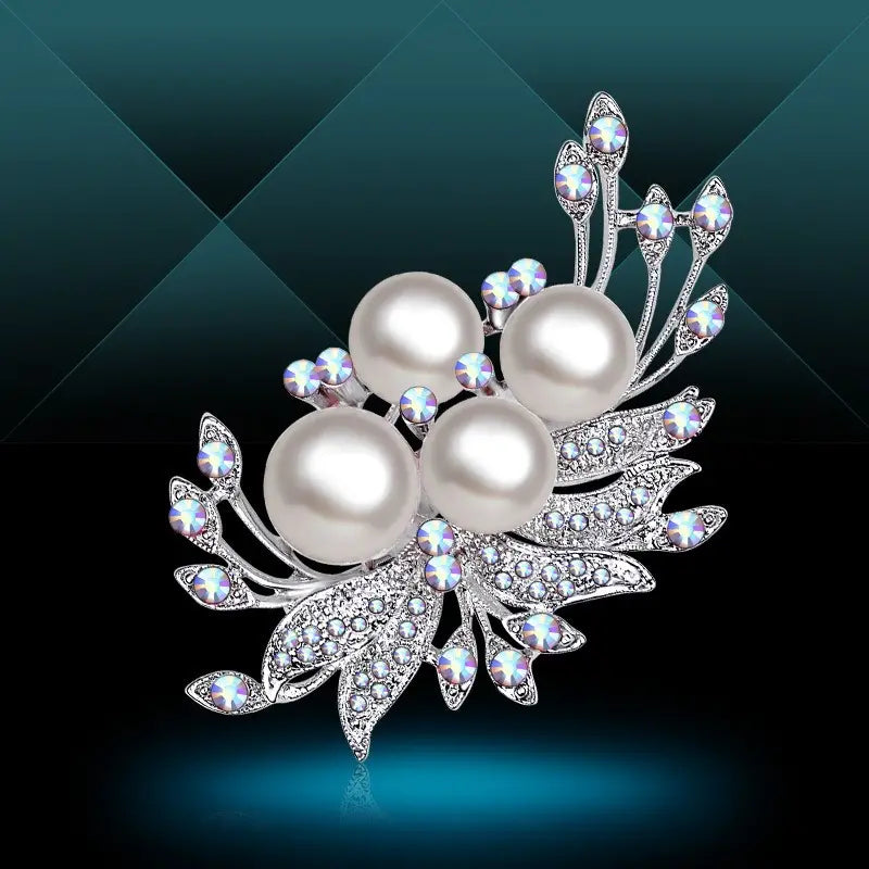 Brooch Pearl and rhinestone flower