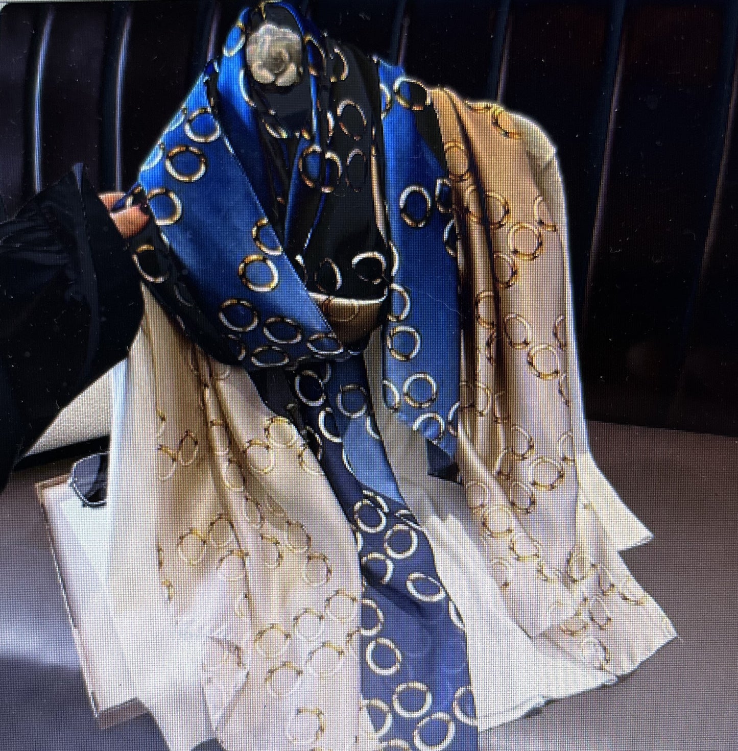 Scarf 180 x 90 cm - One only of this design