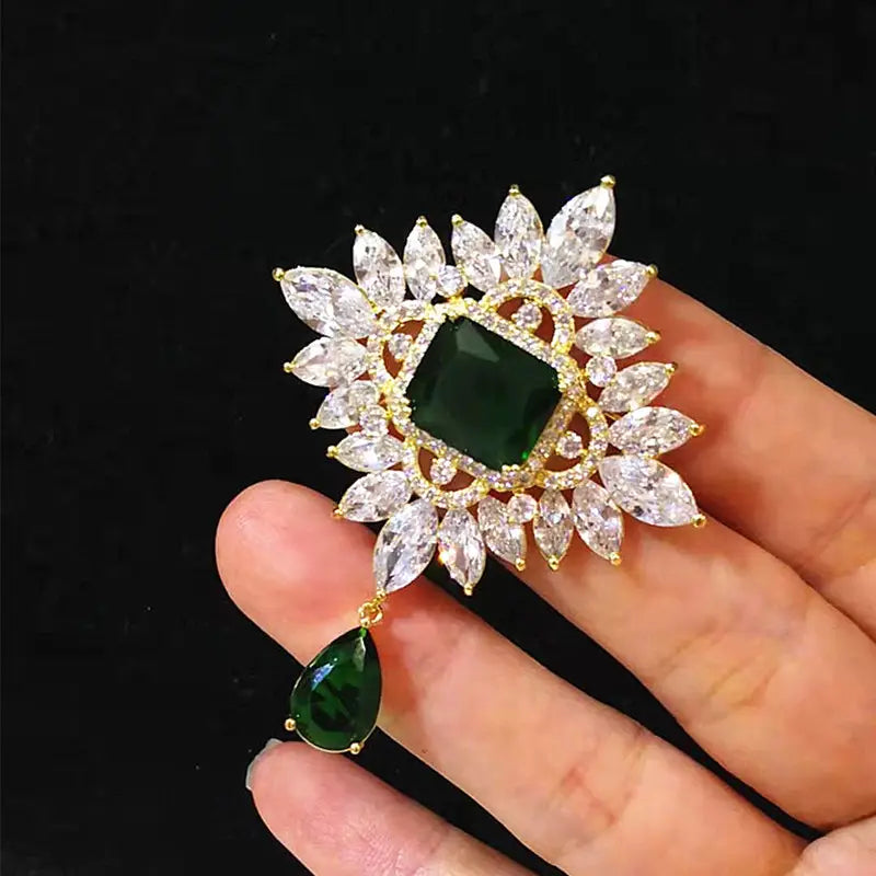 Brooch Rhinestones/Green stone with dropped stone