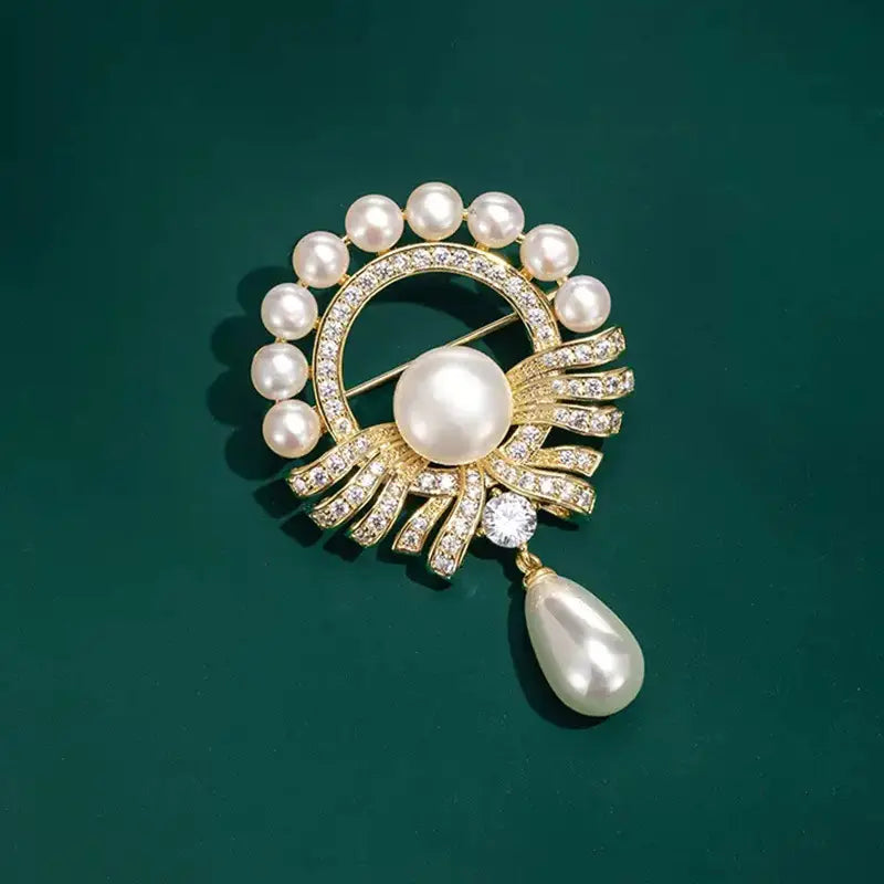 Brooch Faux Pearl/rhinestones with drop