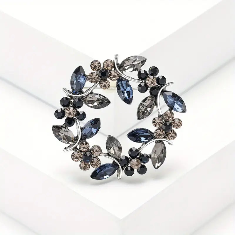 Brooch - wreath in three colours