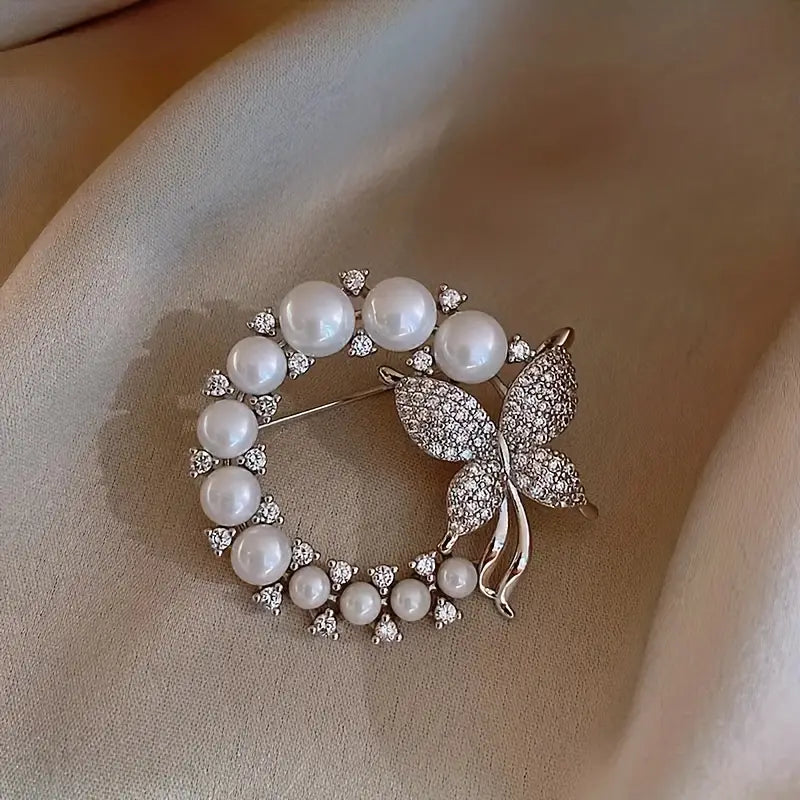 Brooch - Pearl with Butterfly in Gold or Silver Finish