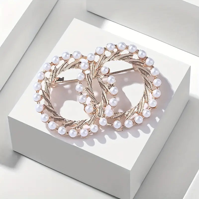 Brooch - Rose gold with faux pearls