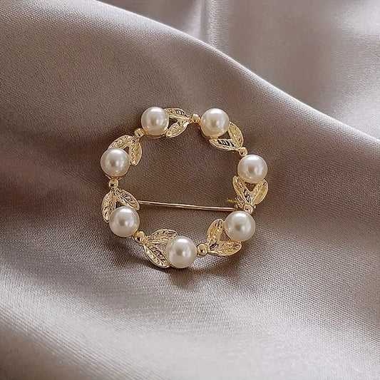 Brooch -Classic round pin with faux pearl
