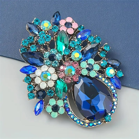 Brooch - great detail retro inspired piece