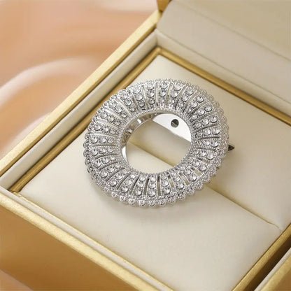 Brooch - Round in Gold or Silver